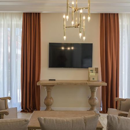 Eco Therma Village Kranevo Extérieur photo A living room with a television