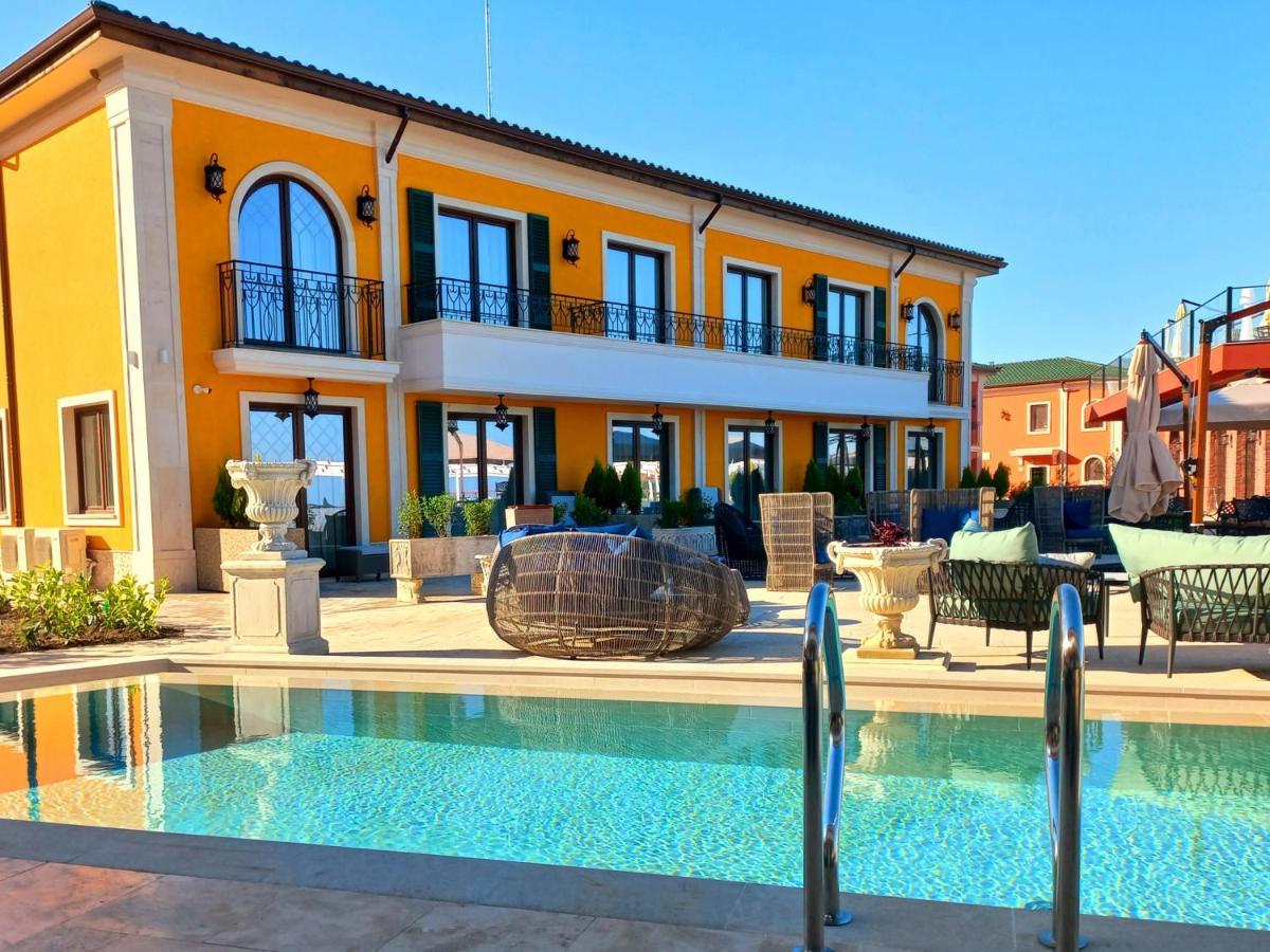 Eco Therma Village Kranevo Extérieur photo The hotel's pool